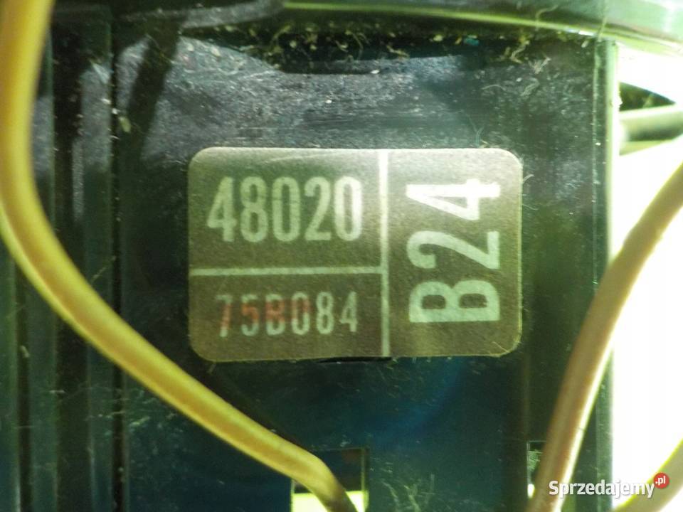 TOYOTA PRIUS III 15 VVTI AUT 04r HB 5D tasma