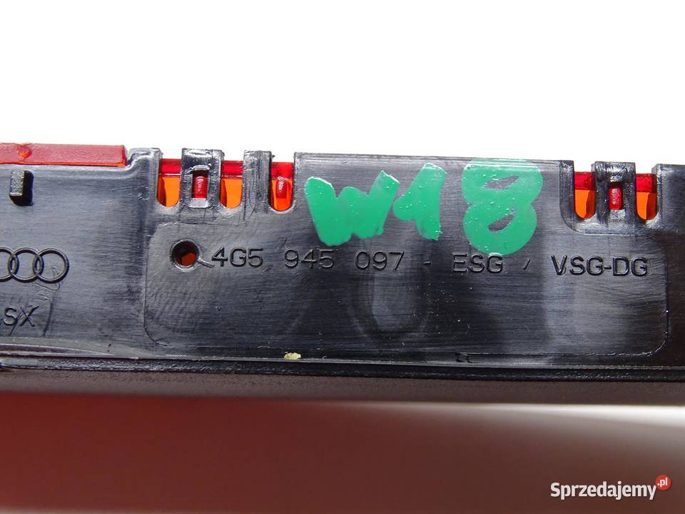 ŚWIATŁO LAMPA TRZECI STOP STOPU SEDAN 4G5945097