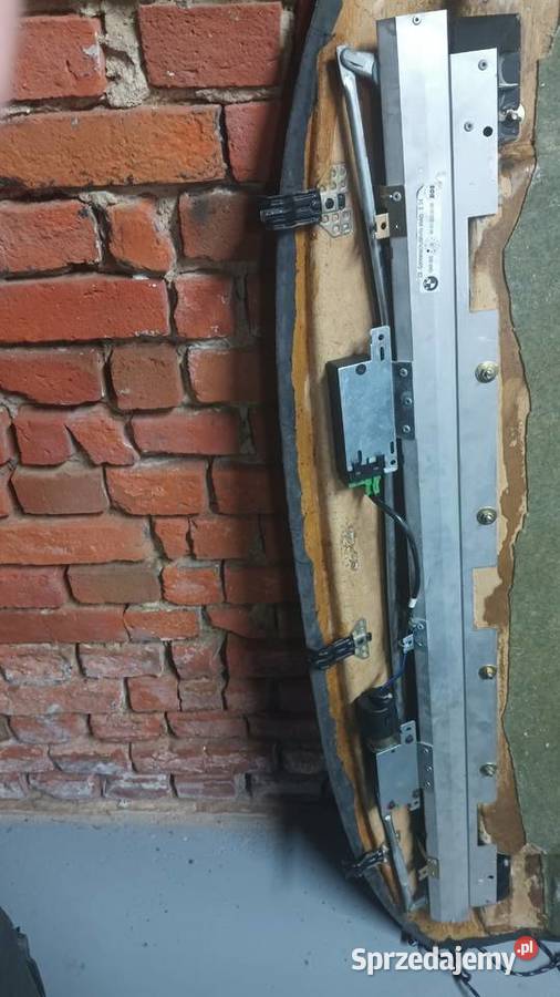 Półka z elektryczną roleta BMW e34 sedan