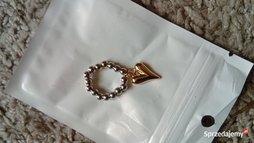 Pierścionek elastyczny z serduszkiem Czemierniki