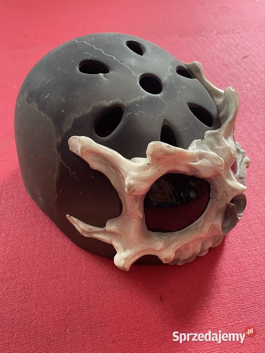 Kask ochronny z elemantami czaszki Białystok