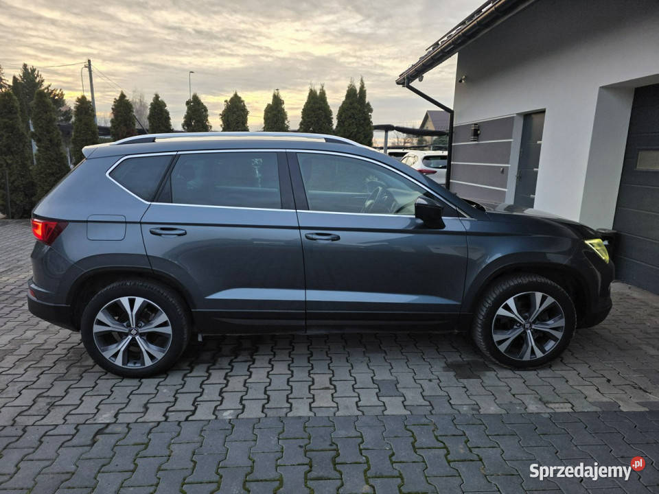 Seat Ateca kamera cofanianawigacjaopłacona wielofunkcyjna kierownica