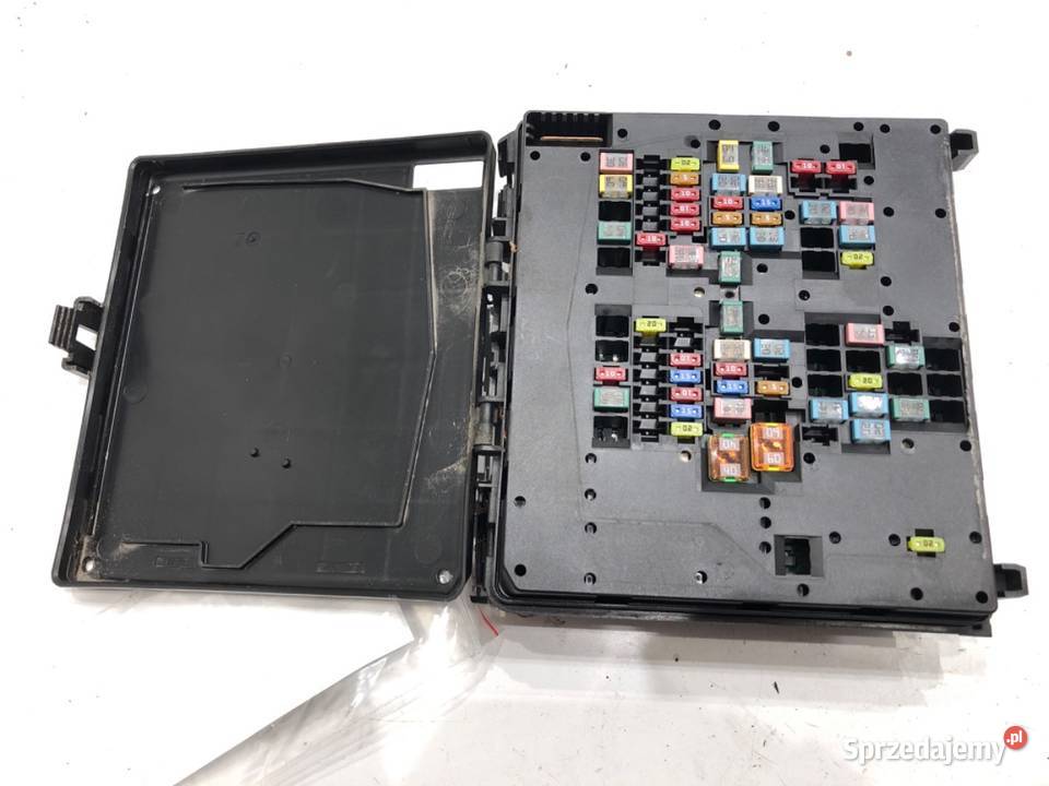 SKRZYNKA BEZPIECZNIKÓW FORD FOCUS IV Skrzynki bezpieczników