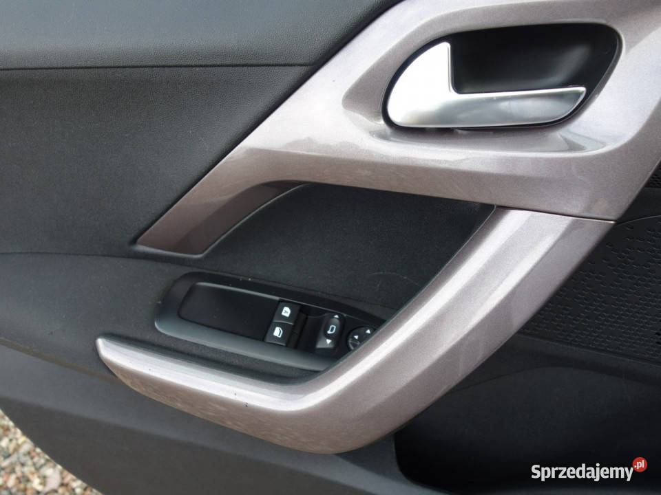 Peugeot 2008 Peugeot 2008 2015r 12 benzyna 82 Słupsk