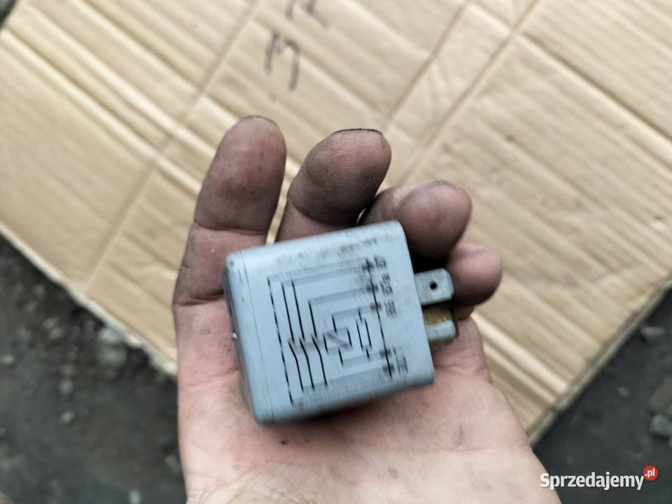 Przekaźnik 372 4D0951253 Kamień-Kolonia