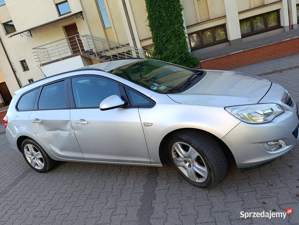 Opel Astra J 2011 Ksawerów