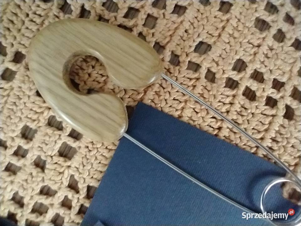 Klasyczna dębowa agrafka brosza rękodzieło