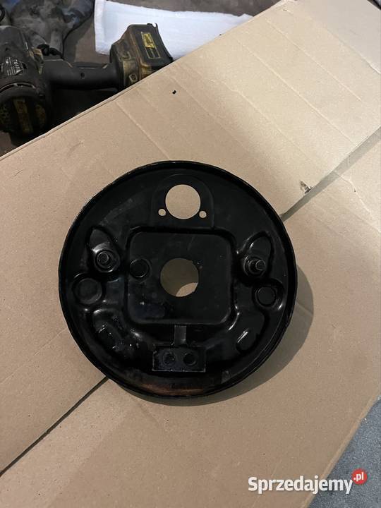 Tarcza kotwiczna Fiat 126p stary typ prawy przód Zaciski i jarzma Łódź