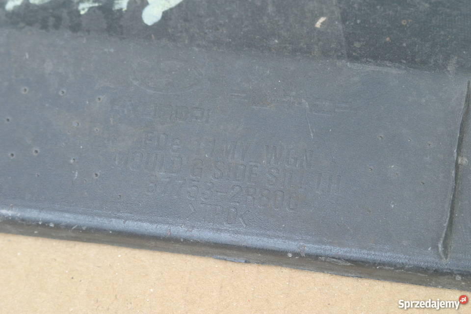 HYUNDAI I30 I KOMBI 0712 LISTWA PROGOWA NAKŁADKA Pozostałe Bieleń