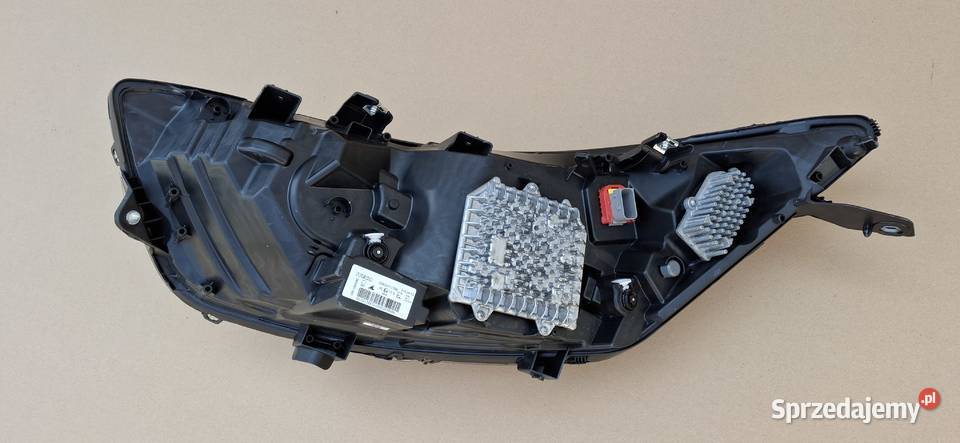 IVECO DAILY IV LIFT 19 REFLEKTOR PRAWY FULL LED Kargowa