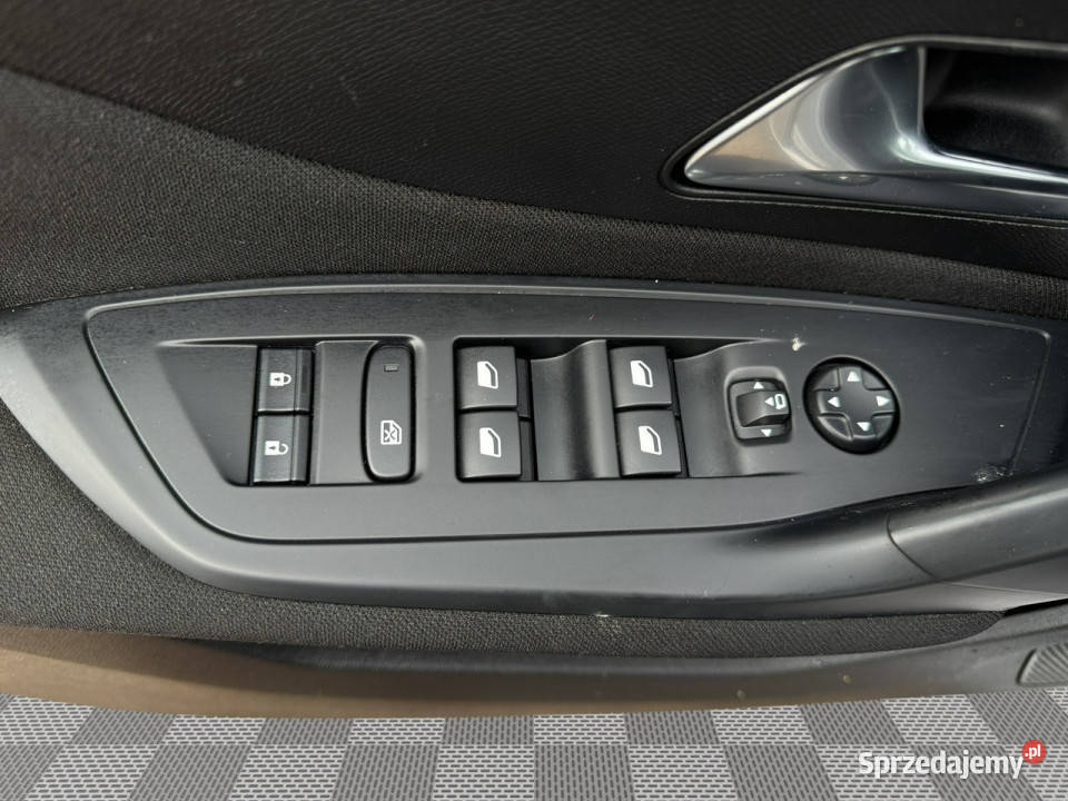 Peugeot 308 GD1N57112 PureTech Active Pack EAT8 4/5 Pępowo