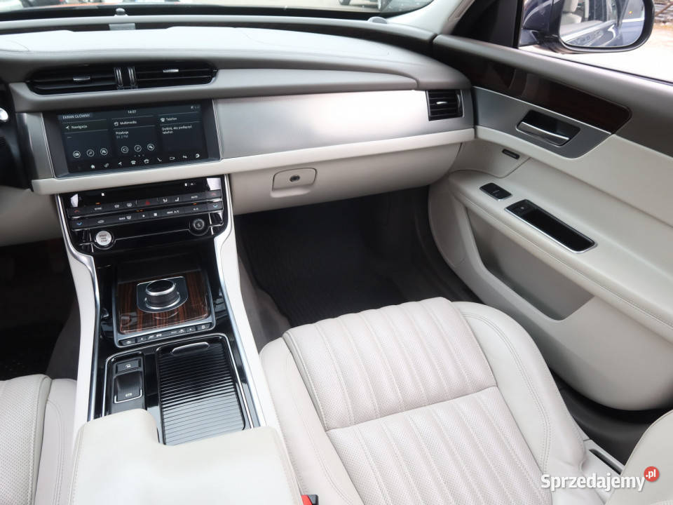 Jaguar XF 25d AWD czujnik martwego pola śląskie Katowice