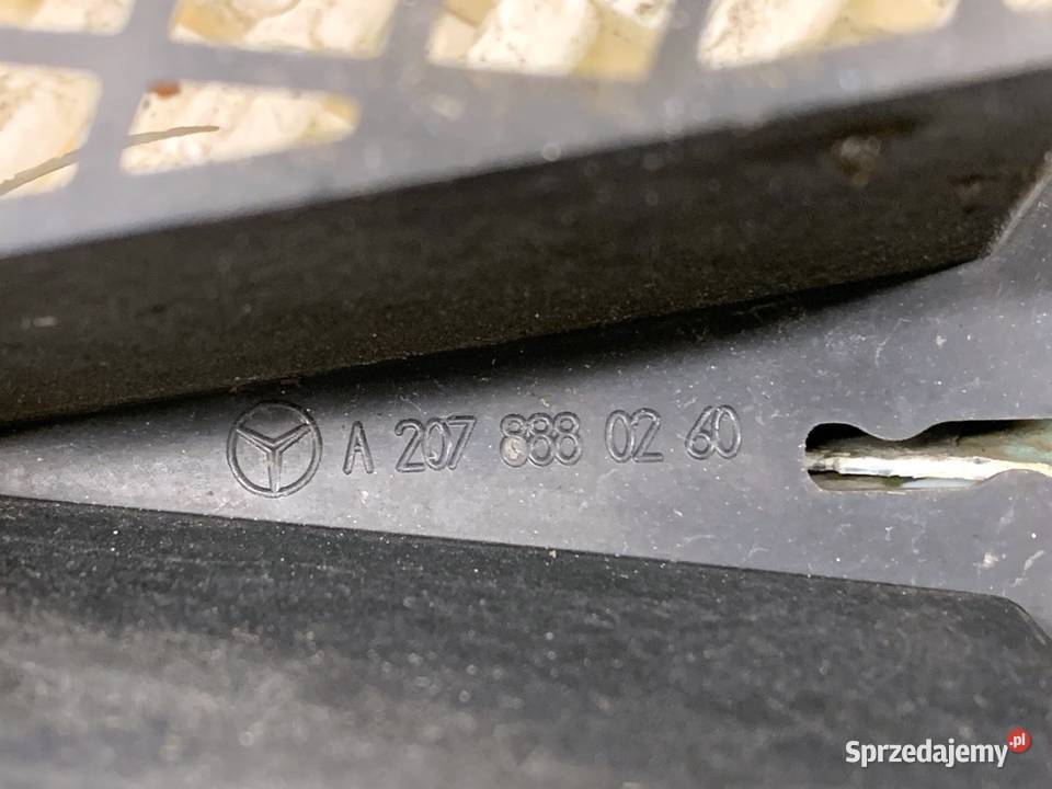 ATRAPA GRILL MERCEDES S204 0714 A2078880260 osobowe