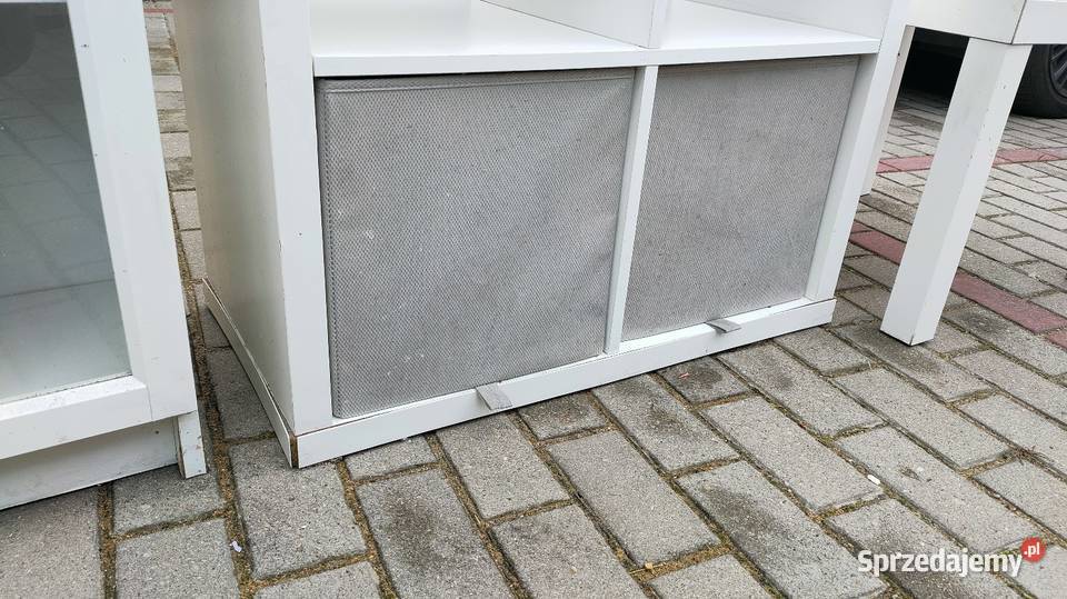 Sprzedam dwa regały i stolik IKEA Regały wielkopolskie Śmigiel