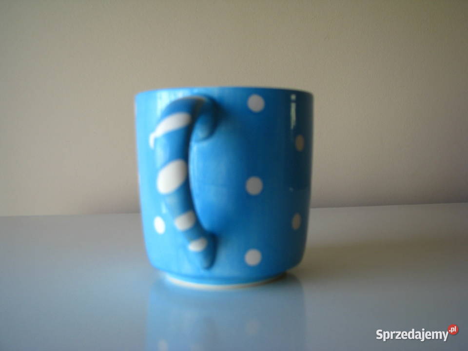 Urocze kubki w kropki z figurką delfina i pieska
