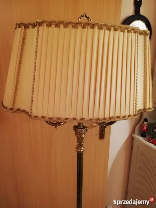Orginalna i stylowa lampa podlogowa