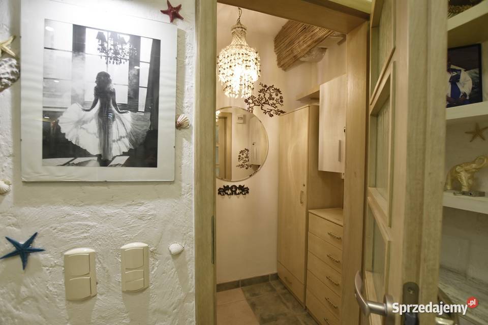 Do wynajęcia niezależne stanowisko do manicure sprzedam