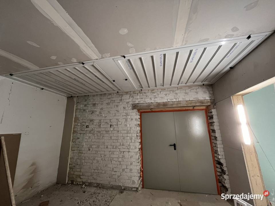 Adaptacja pomieszczenia na lakiernie 25 lat Produkcja łódzkie