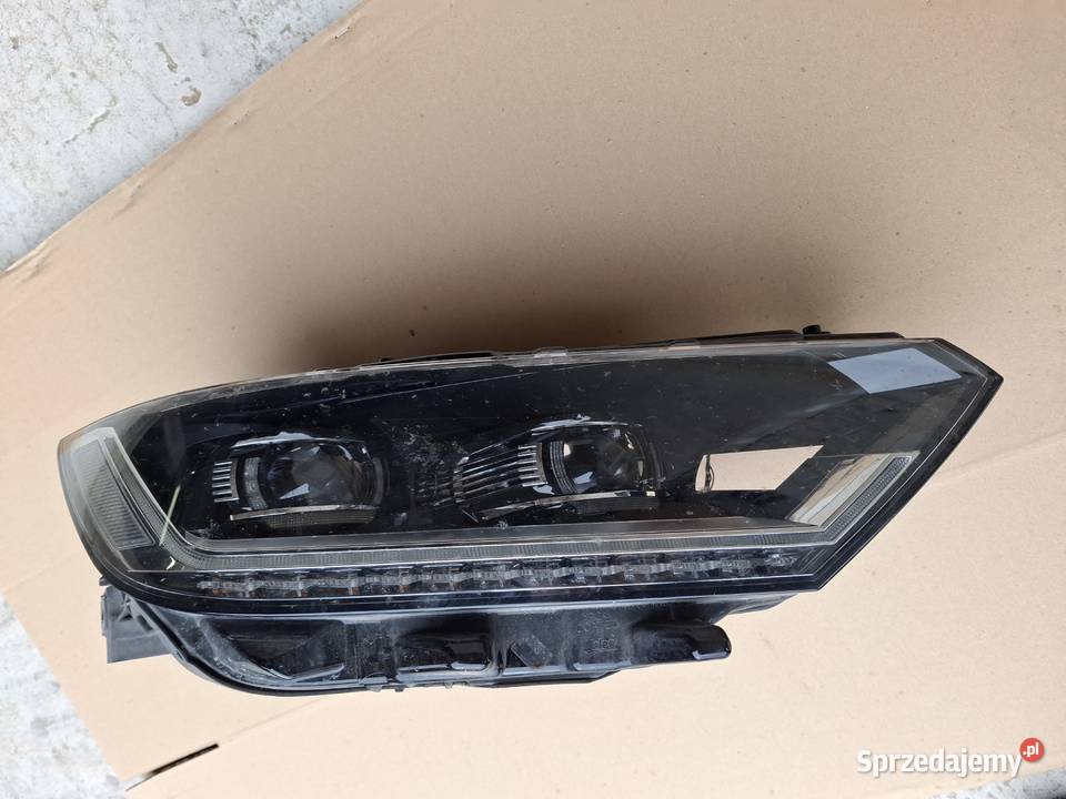 Przedni prawy reflektor led do Passata B8 Stężyca