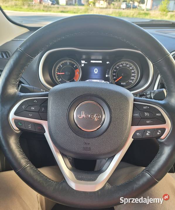 Bezwypadkowy Jeep Cherokee salon niski przebieg bluetooth mazowieckie Radom
