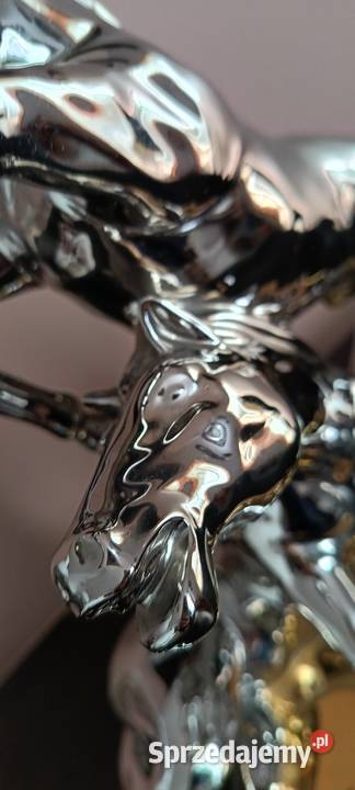 Figura porcelanowa koni