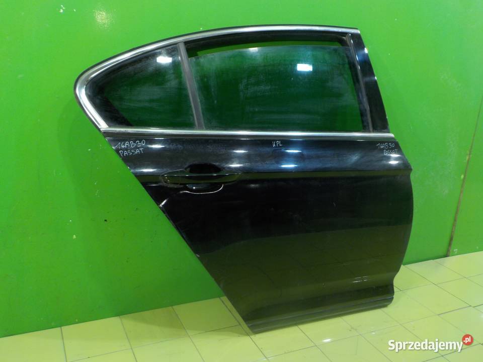 VW PASSAT B8 19r SEDAN 4D drzwi prawe tyl mazowieckie