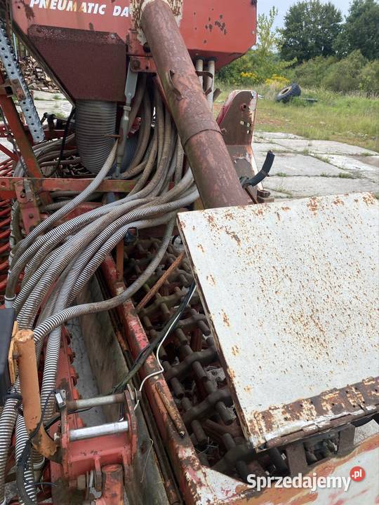 Siewnik akord nieuszkodzony Siewniki i sadzarki Nowa Sól sprzedam