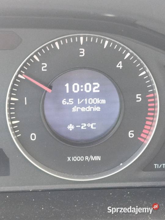 Volvo XC 60 24d D5 5 cylindry R design