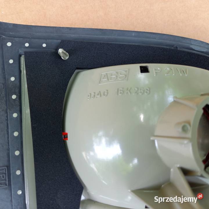 6772870Lampa tył Es9395RH klapa łezk Kraków