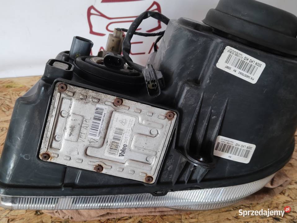 Lampa Xenon Prawy Przód Chrysler 300c 20042010 osobowe sprzedam