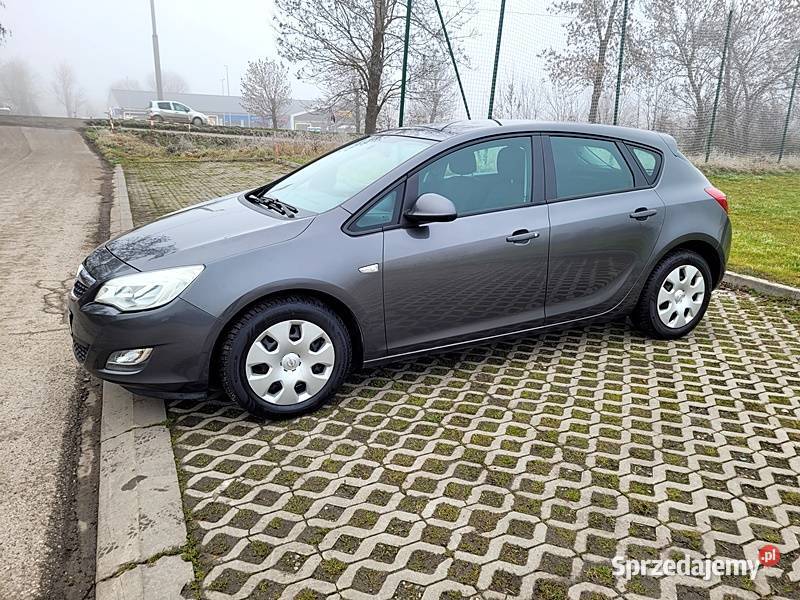 Niezawodny hatchback Astra Słomniki sprzedam