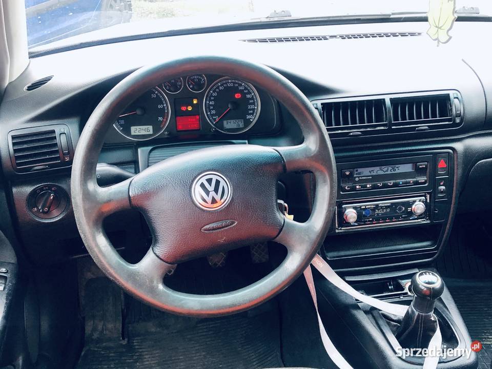 Volkswagen Passat VARIANT 16MPI 102 1600cm3 Przeworsk