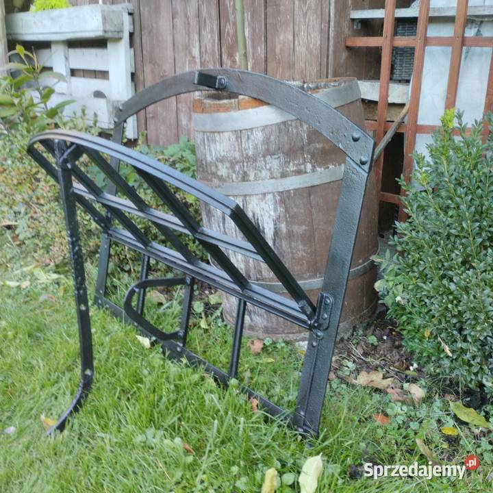 Stare metalowe okno Budry