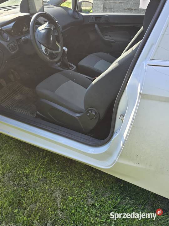 SPRZEDAM FORD FIESTA VAN 14 TDCi 2012 Dojazdów