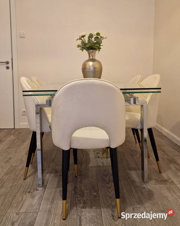 Komplet krzeseł do jadalni w stylu glamour