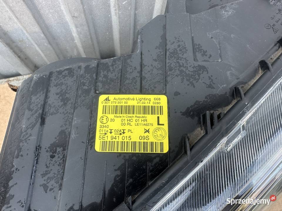 Skoda Octavia III 1216 lampa lewa przednia przód łódzkie Wieluń