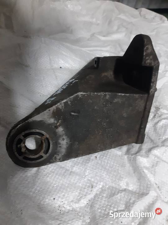 8D0399113AG Podpora łapa aluminiowa skrzyni Załęże