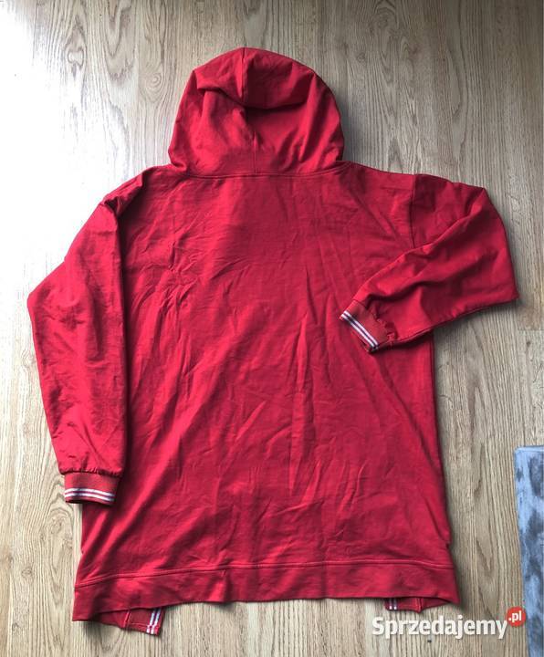 Bluza sportowa z wyciętym dołem