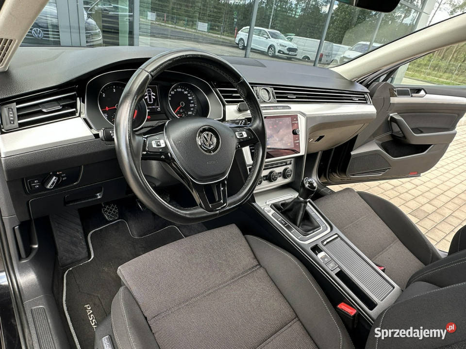 Volkswagen Passat Variant Grzane fotele Navi serwisowany w ASO