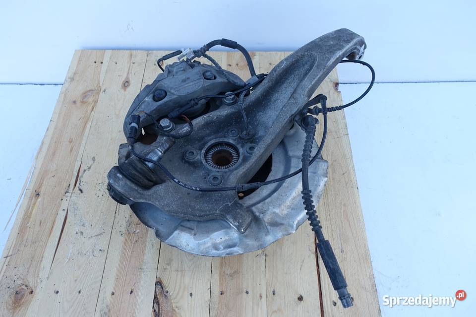 BMW F10 535 30 i PRZEDNIA ZWROTNICA piasta LEWY Rudka