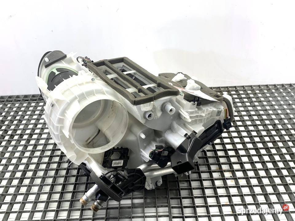 NAGRZEWNICA KOMBAJN PEUGEOT 2008 I 9815229880 osobowe