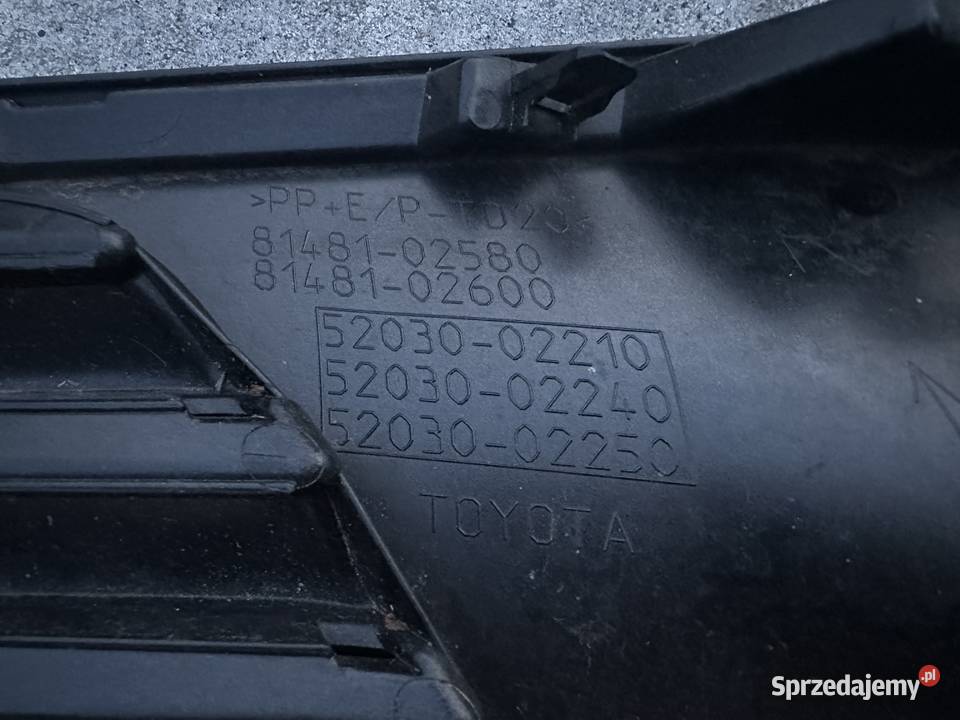 Toyota AURIS II 5203002210 RAMKA HALOGENU KRATKA osobowe Motoryzacja Białystok