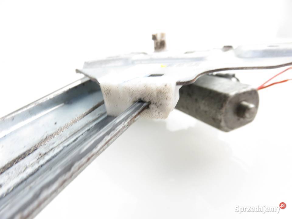 PODNOŚNIK SZYBY PRAWY PRZEDNI SANDERO 8200733828