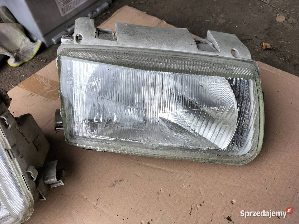 VOLKSWAGEN POLO 6N LAMPA PRZÓD PRZEDNIA PRAWA osobowe lubelskie Kamień-Kolonia