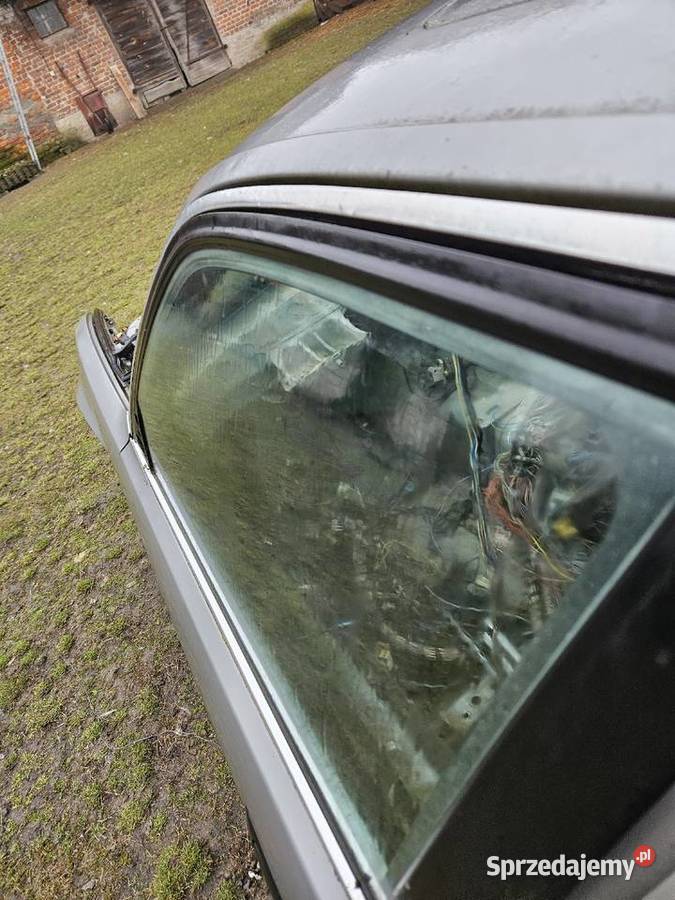 Szyby trójkątne tylnych drzwi Bmw e32 Lublin