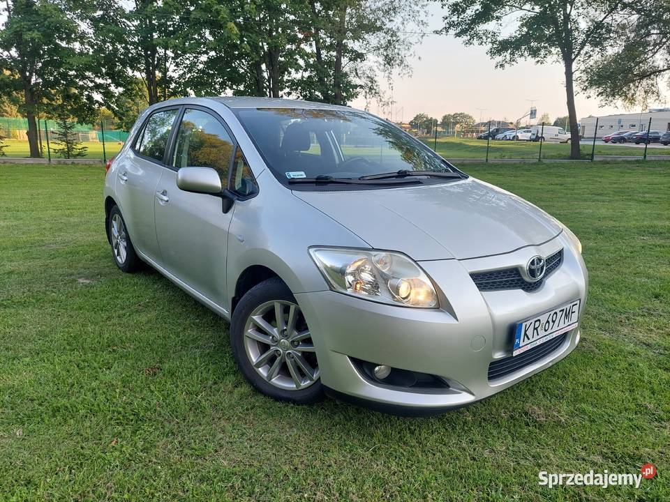 Toyota Auris 16 valvematic benz LPG 132 z aluminiowe felgi sprzedam