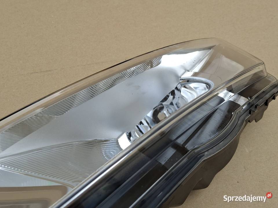 SKODA RAPID HALOGEN LEWY LAMPA PRZECIWMGIELNA Bieleń