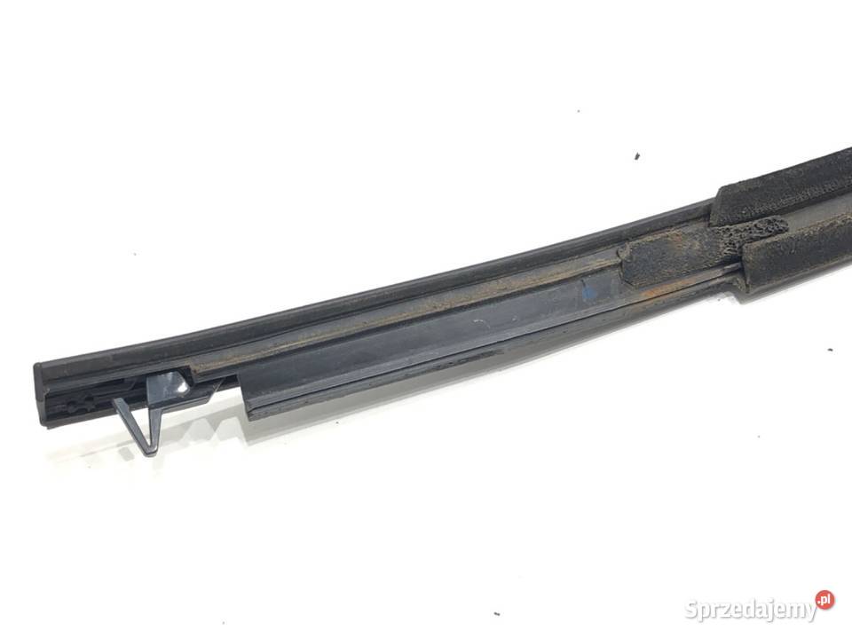 LISTWA ZGARNIAJĄCA PRZÓD PRAWA TOYOTA COROLLA