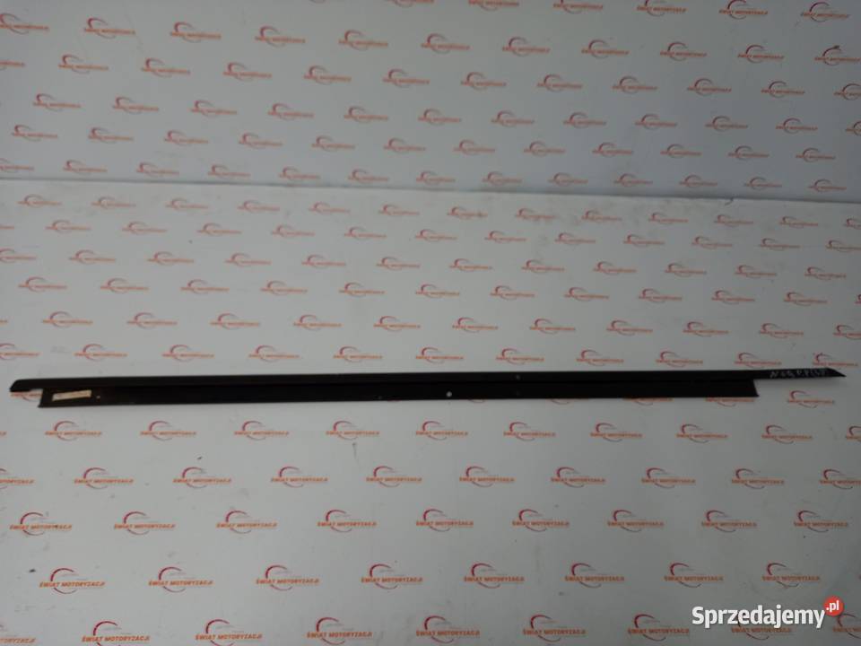 LISTWA ZGARNIAJĄCA PRAWY PRZÓD 8X3837478 AUDI A1 osobowe