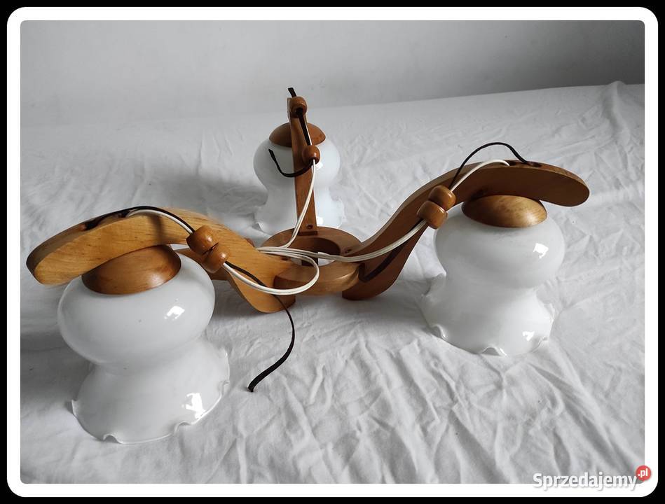 Lampa sufitowa z trzema kloszami drewno Płock